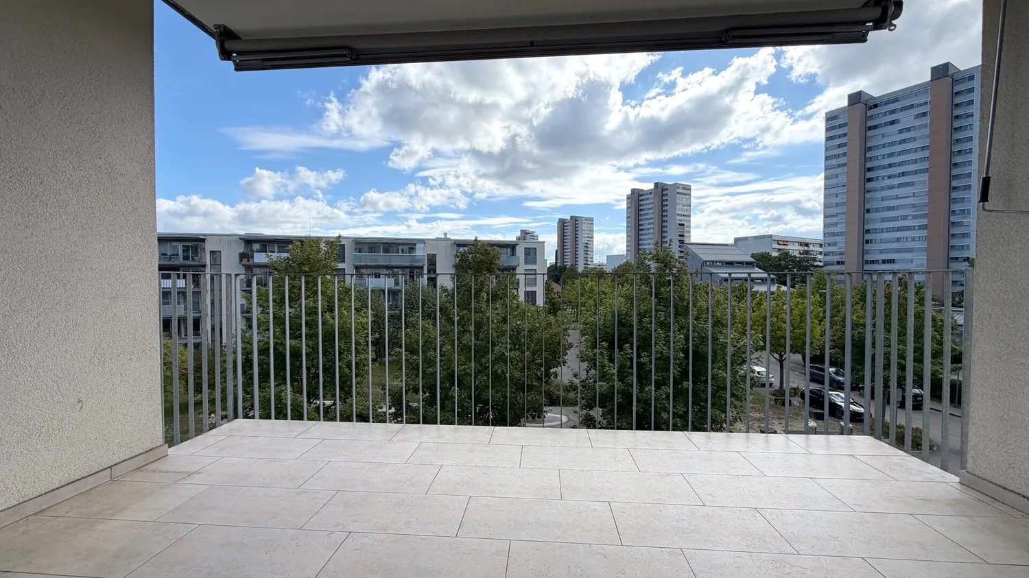 Ampio appartamento di 3.5 locali con loggia e balcone soleggiato