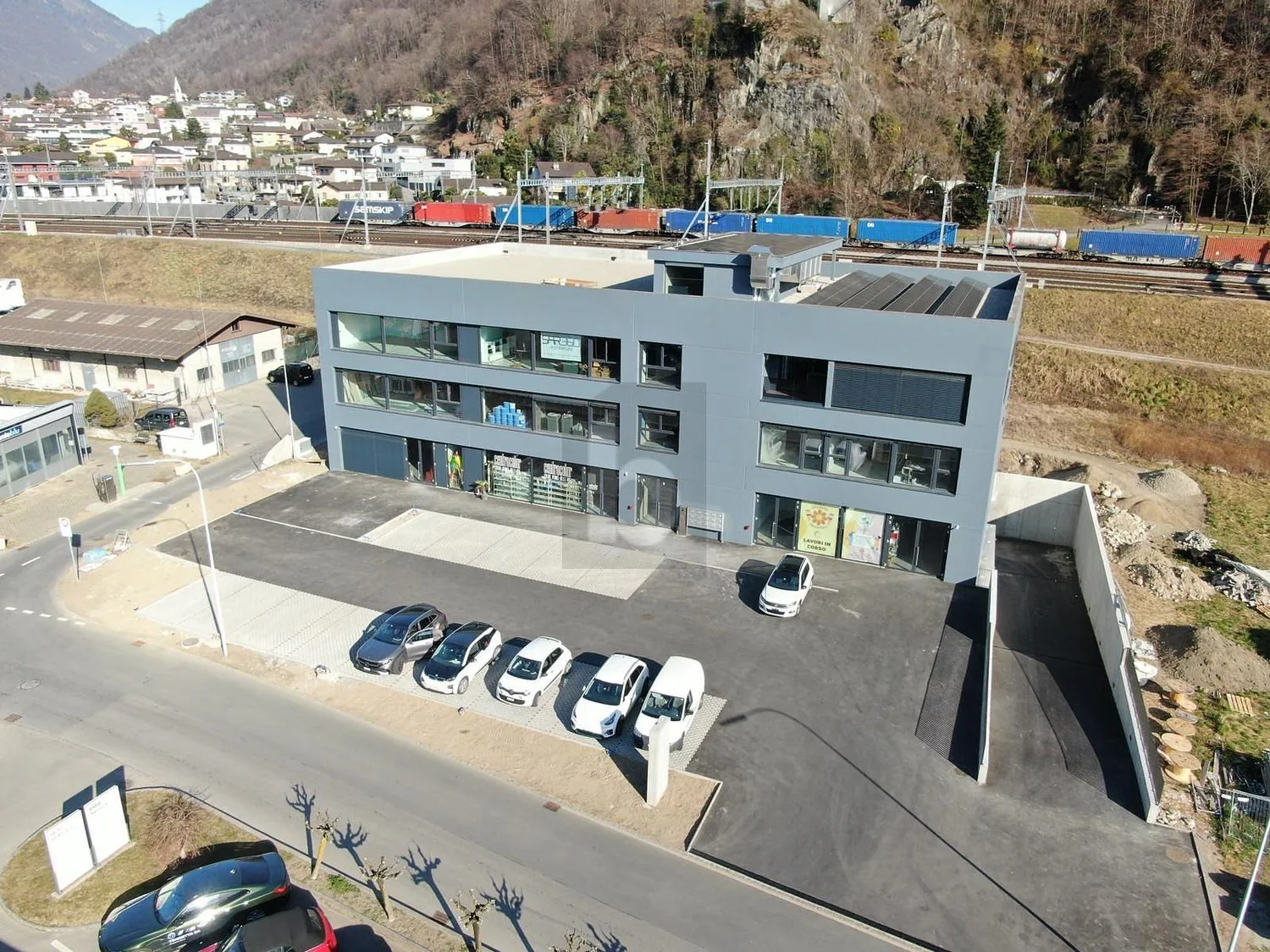 Modern and sunny in strategic position