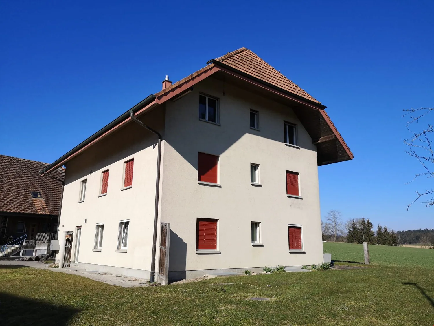 Appartement spacieux et lumineux de 4,5 pièces dans le Rapperswil/BE rural