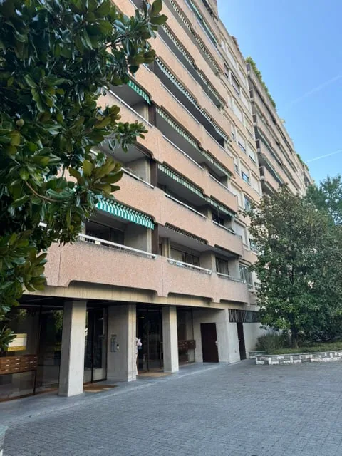 Spacious 6-room apartment with balcony on the 7th floor – Route de Florissant, Geneva