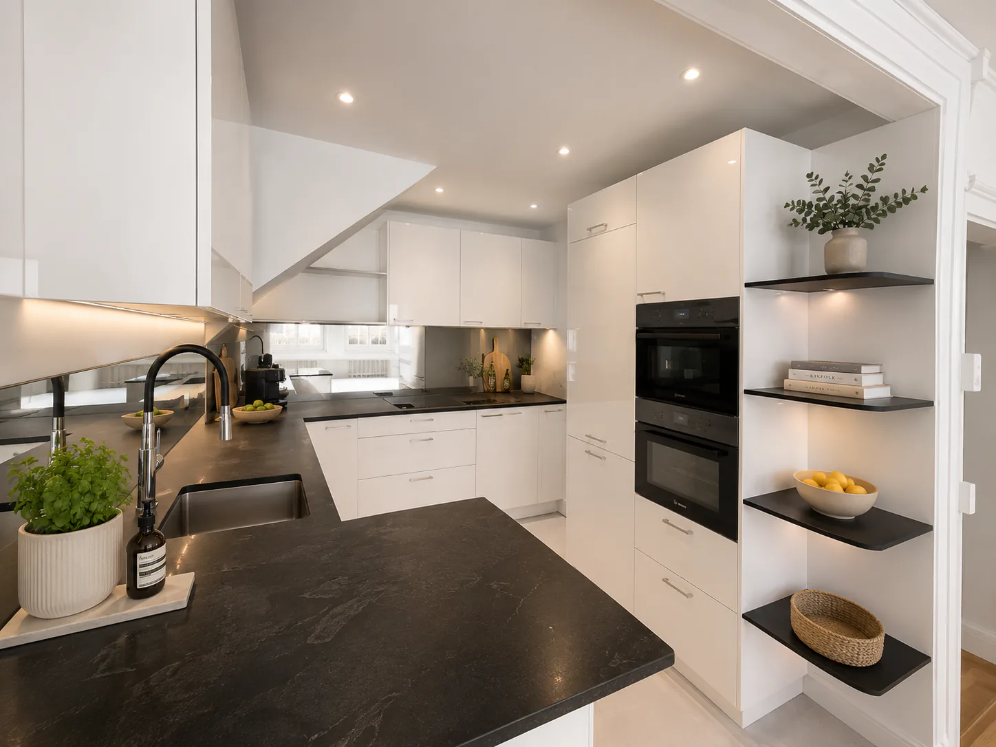 Right in the heart of Solothurn: freshly renovated 3.5-room apartment in the old town