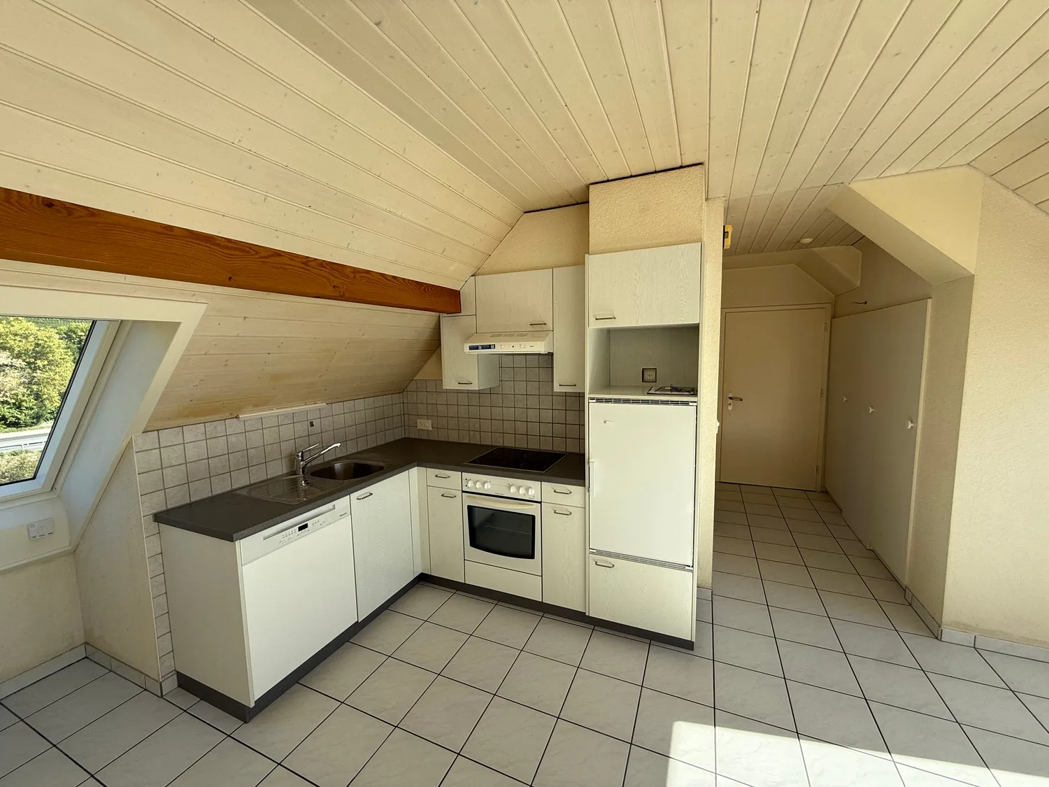 Charmantes 2,5-Zimmer-Wohnung mit Balkon in Landeron