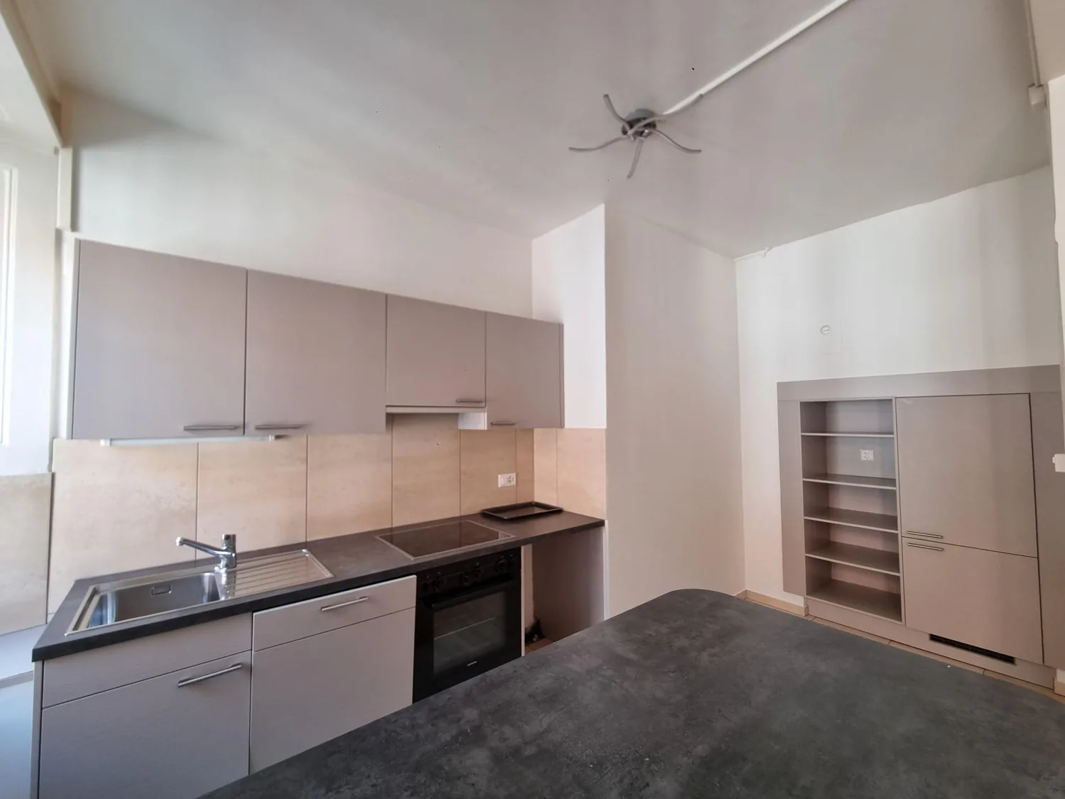 Wohnung mit 4.5 Zimmern zur Miete – Rue du Parc 7, La Chaux-de-Fonds
