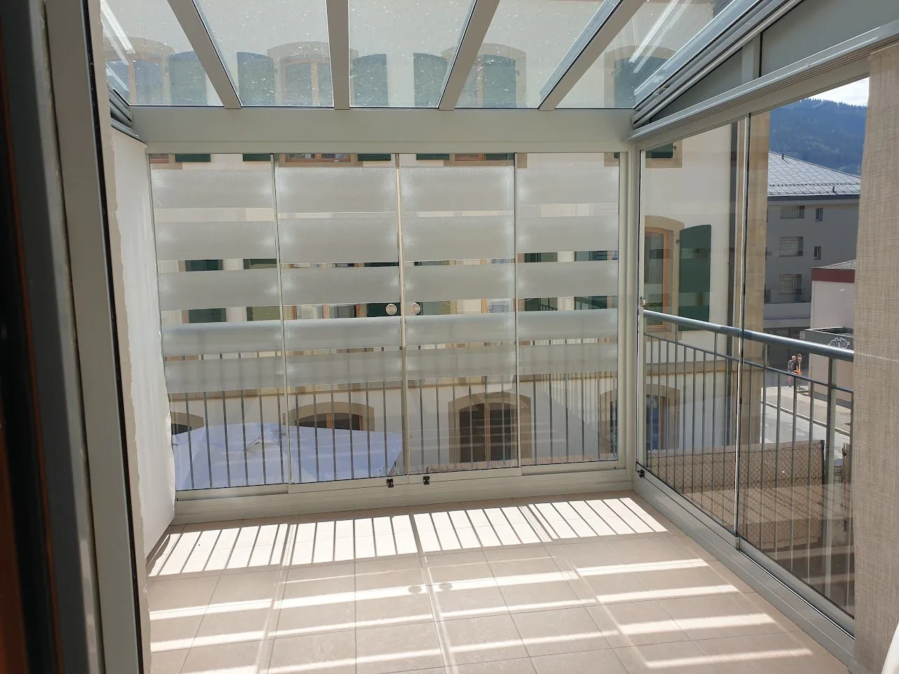 Wohnung mit 3.5 Zimmern, Balkon und Veranda im Zentrum von Fleurier
