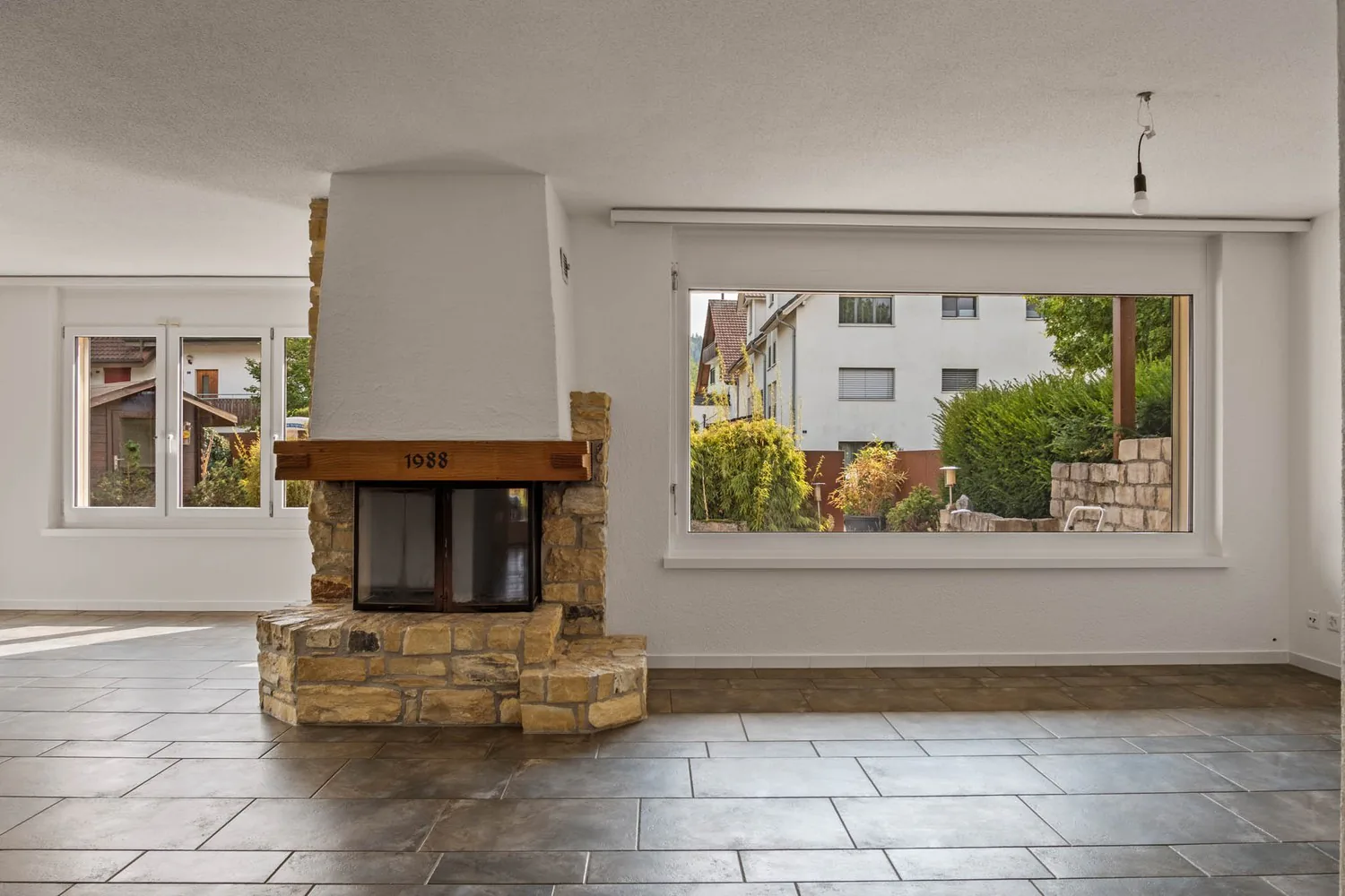 Renovated 2.5-room garden apartment with wellness area