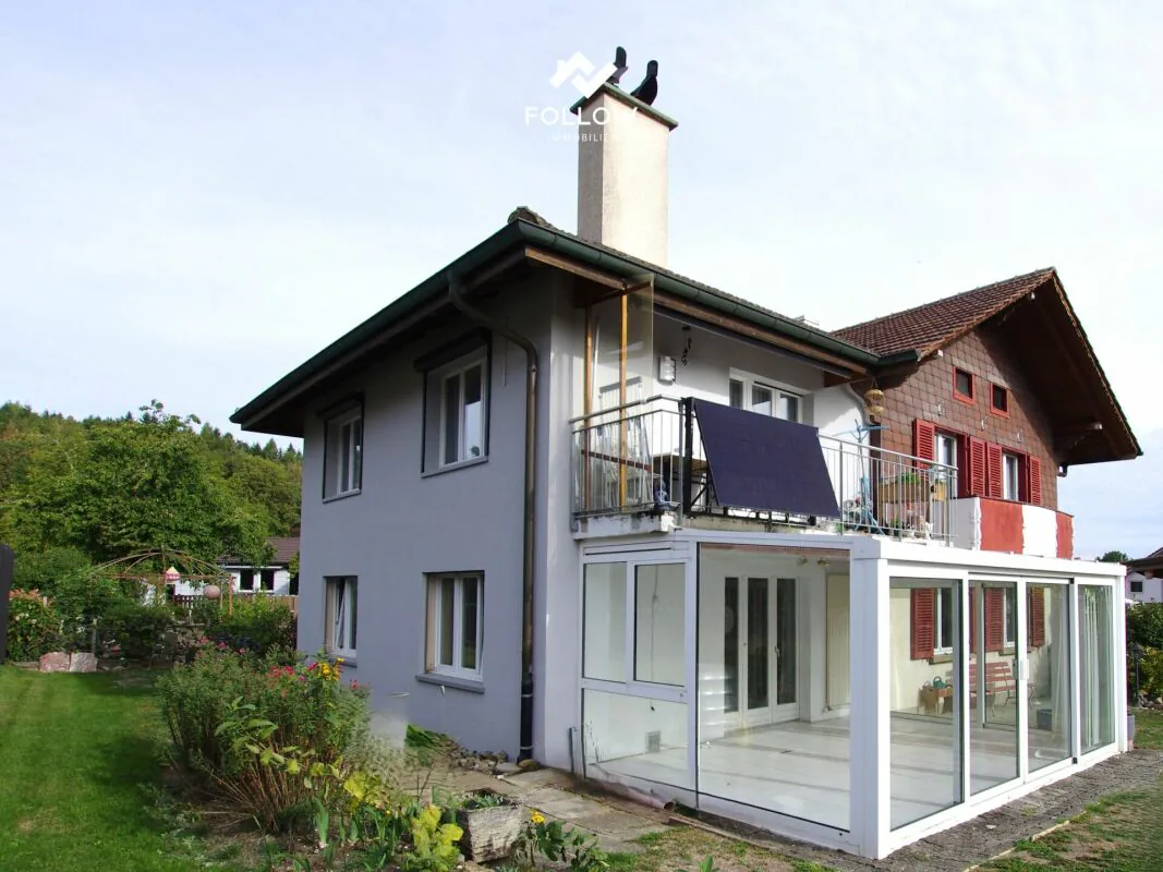 Maison résidentielle conviviale avec 2 appartements, grand jardin, beaucoup d'espace et potentiel de développement