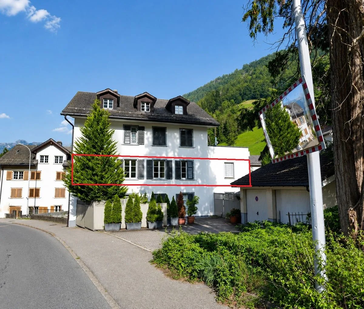 Exklusive 4.5 Zimmer-Wohnung mit 118m2 Wohnfläche - komplett renoviert in Glarus Süd
