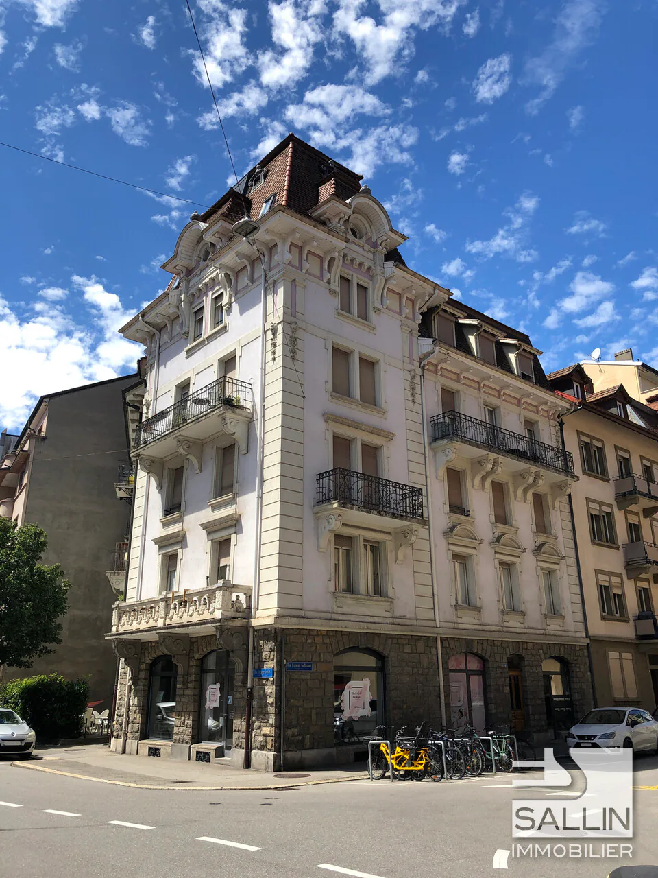 GROßARTIGES 4½ ZIMMER - RENOVIERTE WOHNEINHEIT