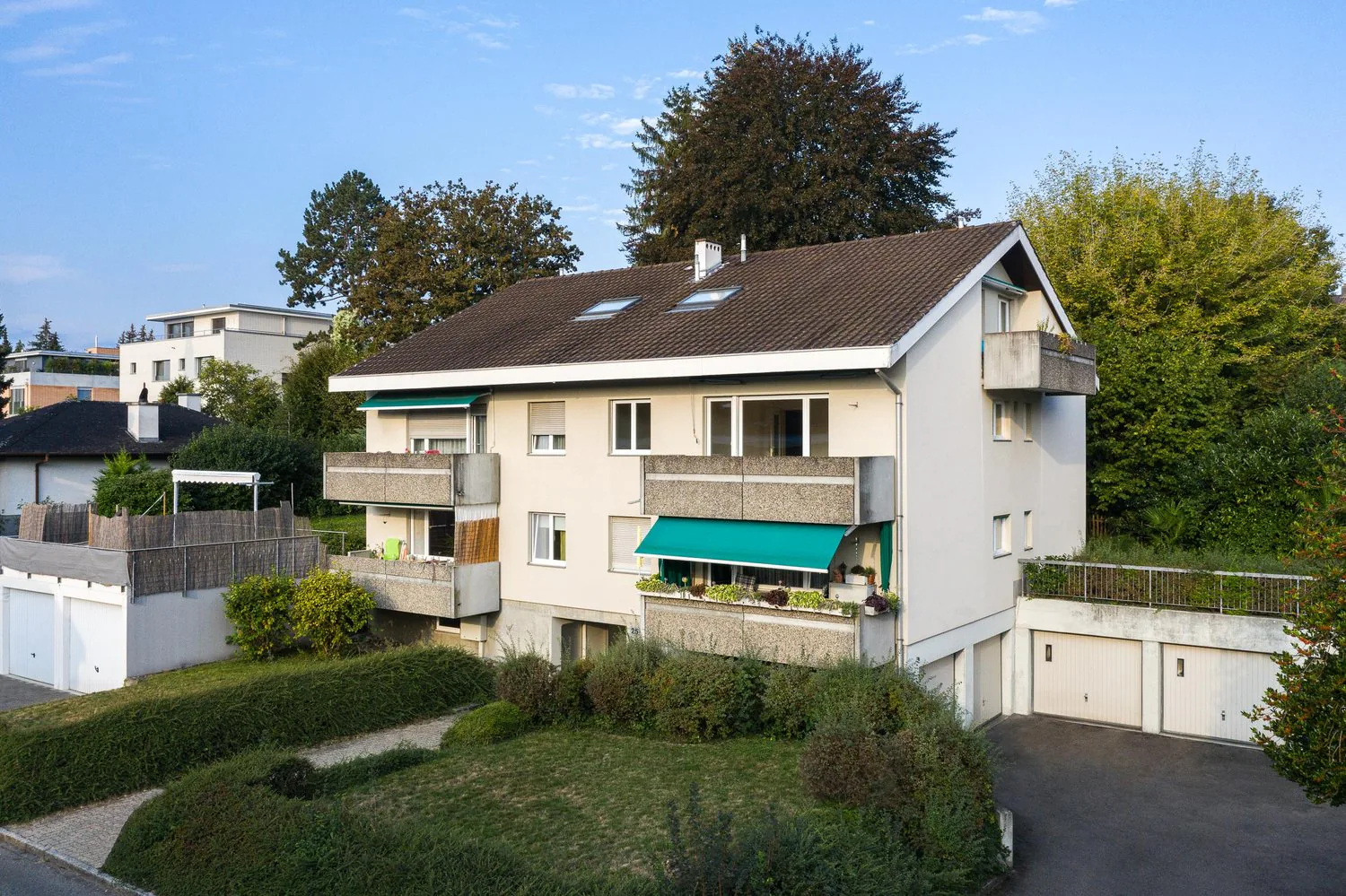 Grosser Balkon - neue Küche - zentral aber ruhig - nähe ÖV & Einkauf