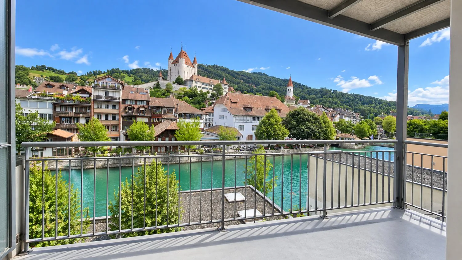 Stadtleben trifft Aussicht – charmante 2½-Zimmer-Wohnung mitten in Thun