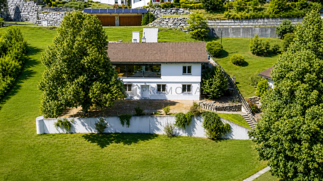 Posizione residenziale unica con vista mozzafiato sulle montagne
