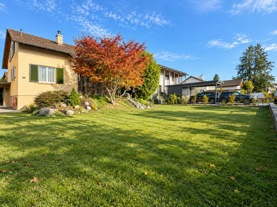 Charming 5.5-room single-family house with large garden in Buchs AG