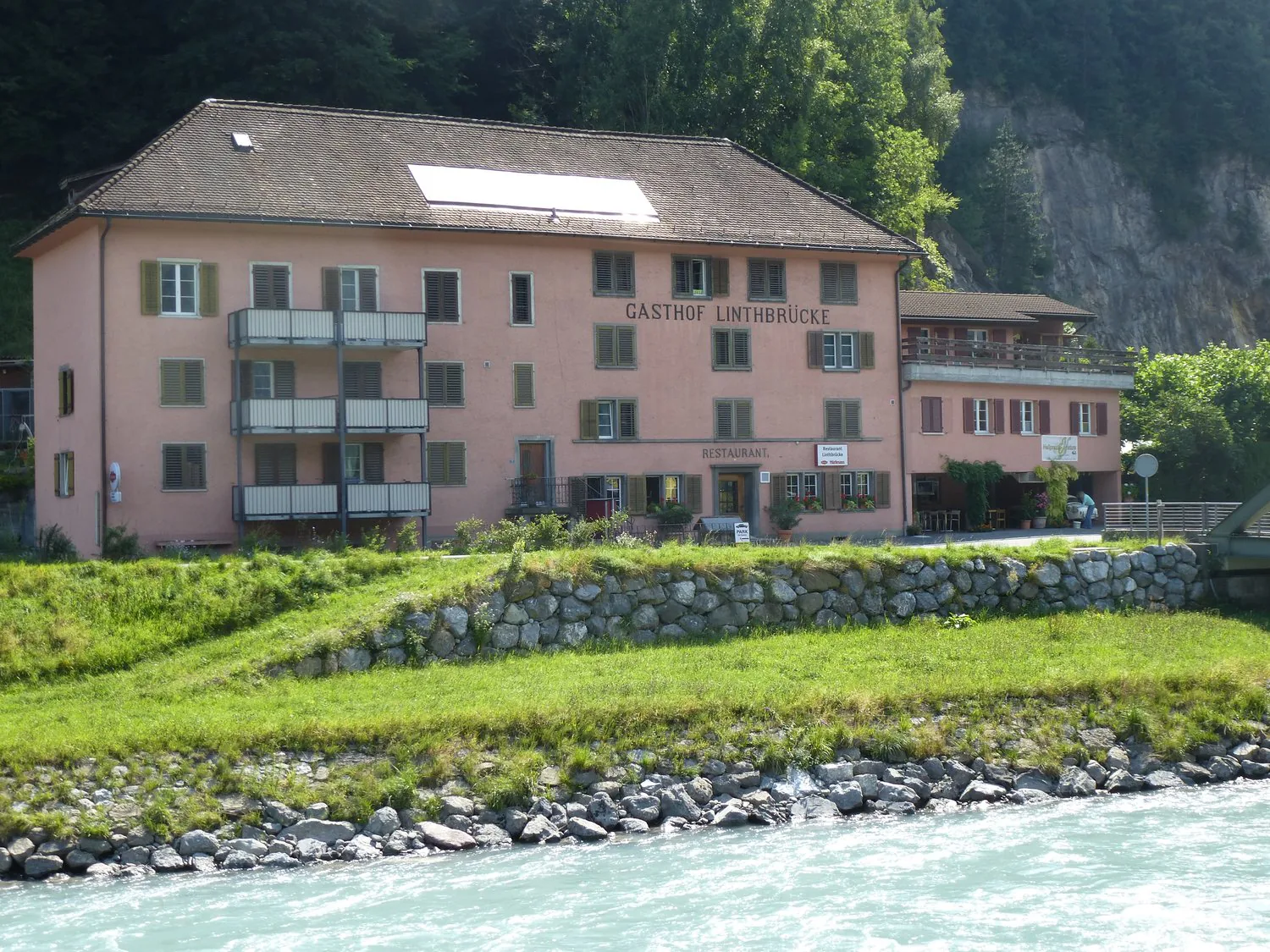 Appartamento accogliente di 1,5 locali nell'istorico Gasthof Linthbrücke a Mollis