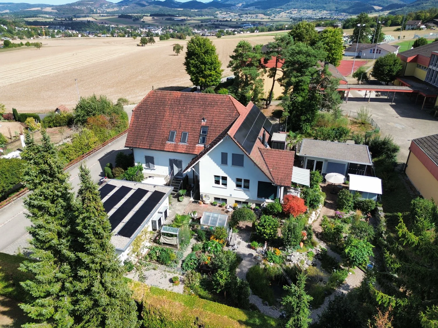 Zweifamilienhaus mit vielseitigen Nutzungsmöglichkeiten