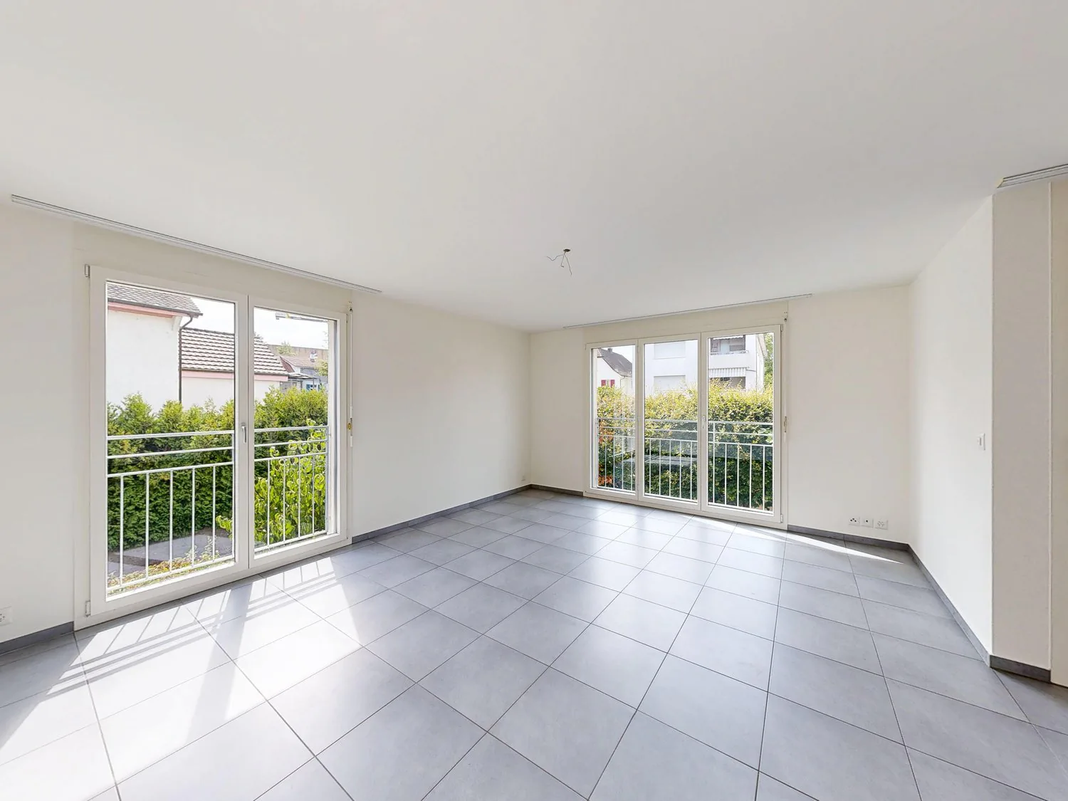 Helle 3.5-Zimmer-Wohnung im Baurecht mit Balkon und Aussenparkplatz