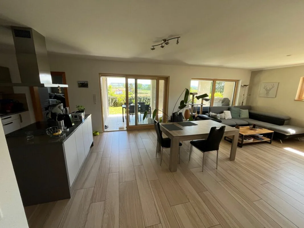 Prachtvolle, helle Wohnung mit Garten in St-Aubin