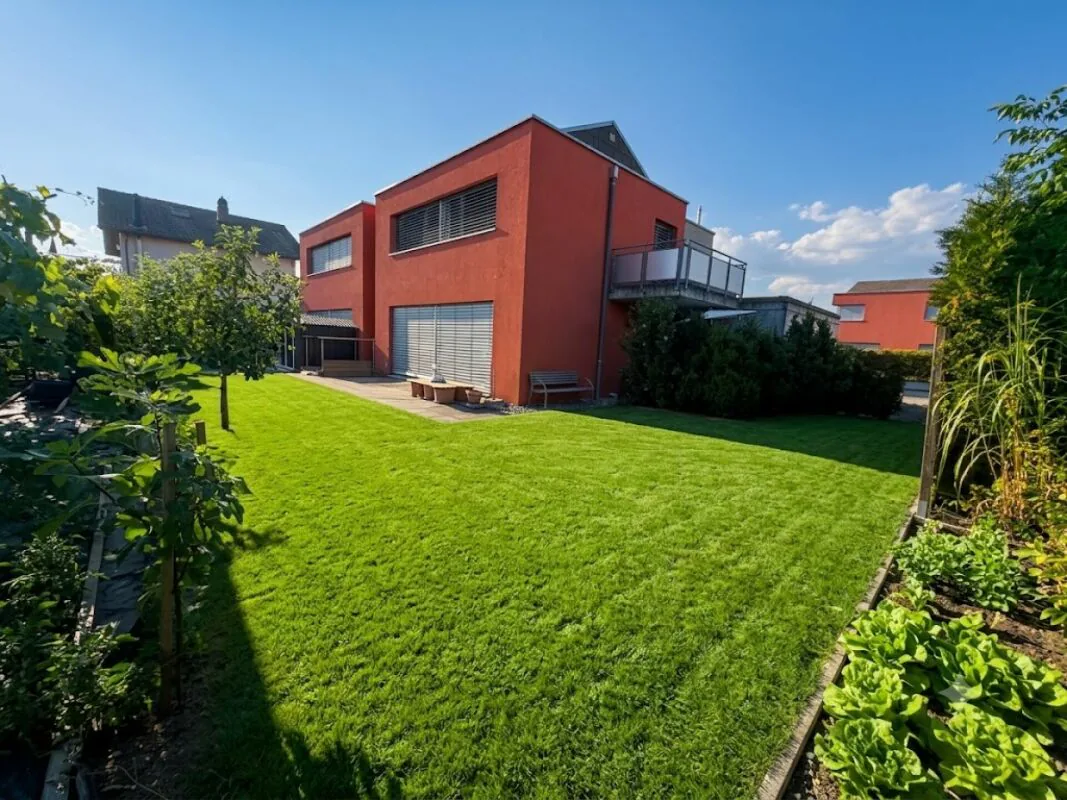 Habitez avec charme et qualité de vie - maison mitoyenne de 4,5 pièces stylée dans un quartier familial