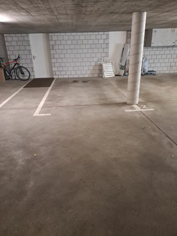 Place de parking en hall