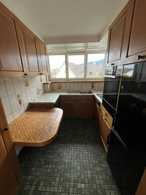 schöne und geräumige 4 1/2 Zimmer Wohnung an guter Lage