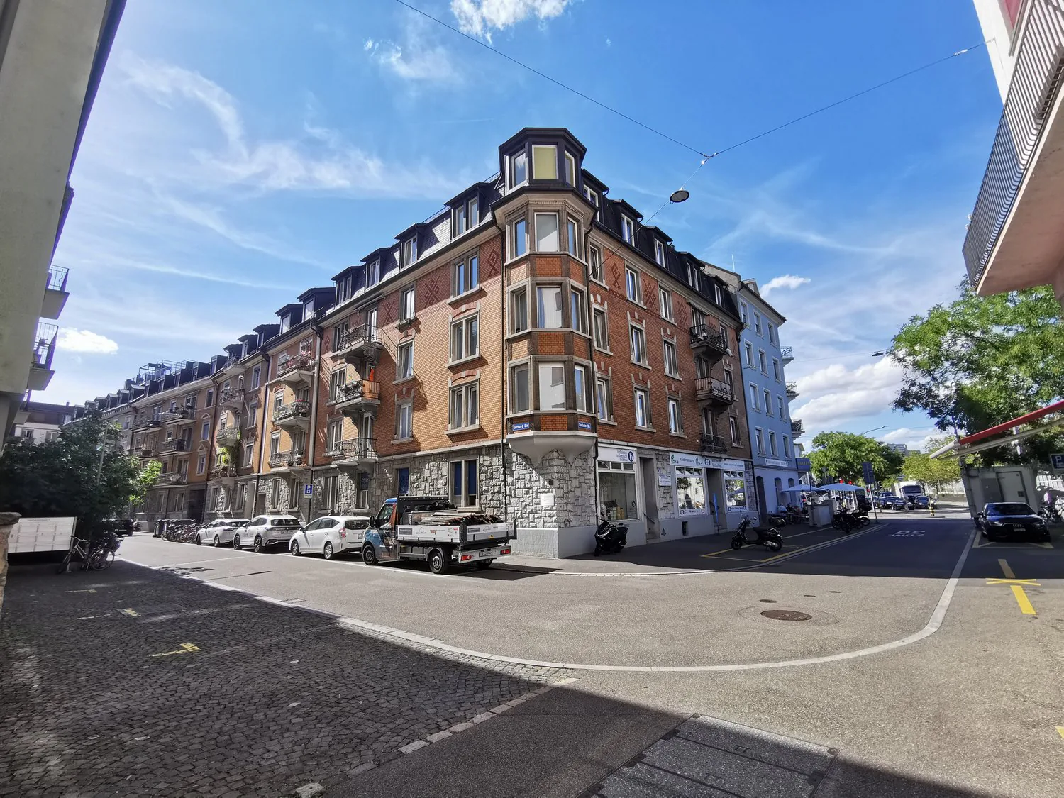 Frisch renovierte 3-Zimmer-Wohnung nahe Bahnhof Wiedikon (ab sofort)