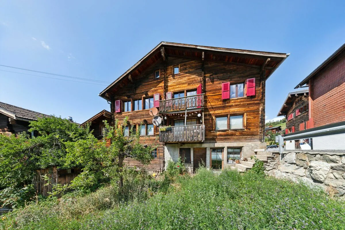 Appartement cosy de 3,5 pièces avec réserve d'expansion à Bürchen VS