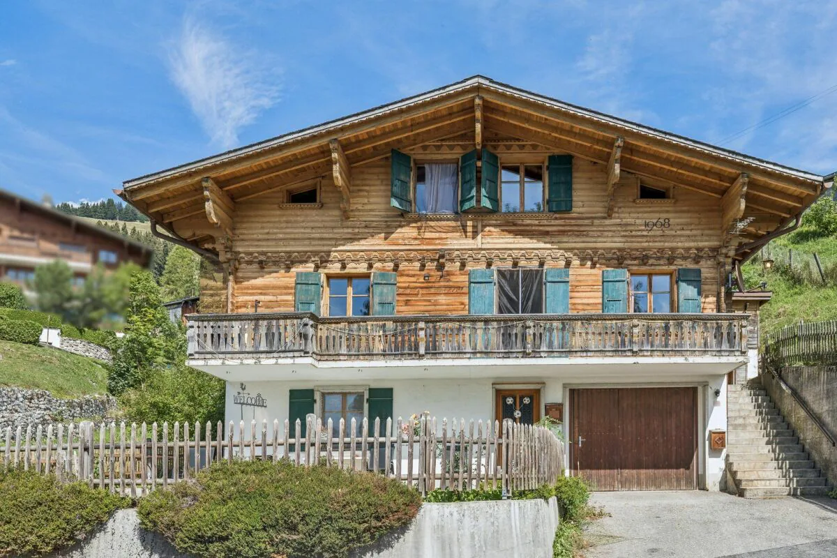 Grand chalet de 7 pièces avec appartement d'appoint et vue magnifique à Château-d'Oex VD