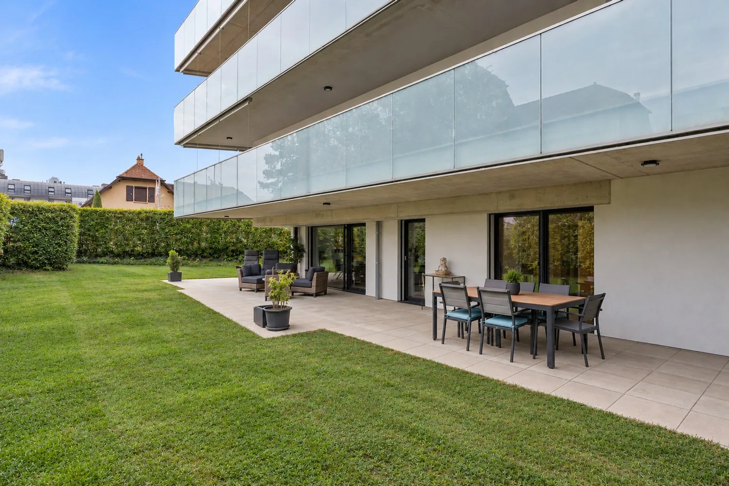 SUPERB APARTMENT WITH SPACIOUS GARDEN AND LARGE TERRACE