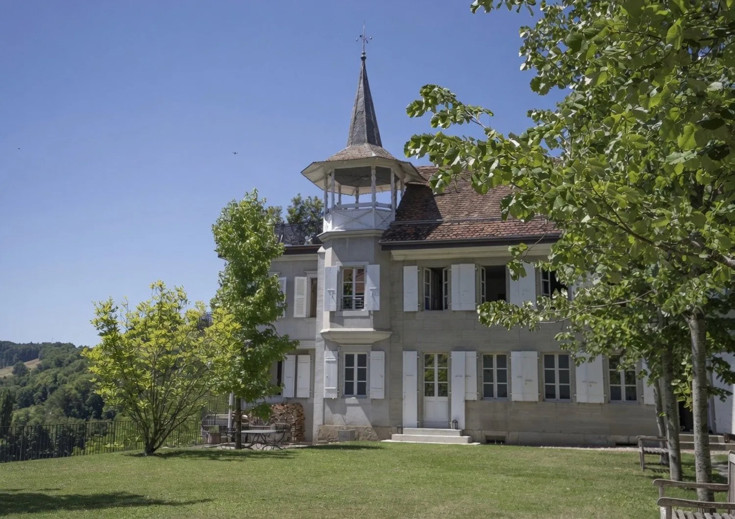 Herrliches Herrenhaus aus dem 17. Jahrhundert, restauriert mit den historischen Denkmälern
