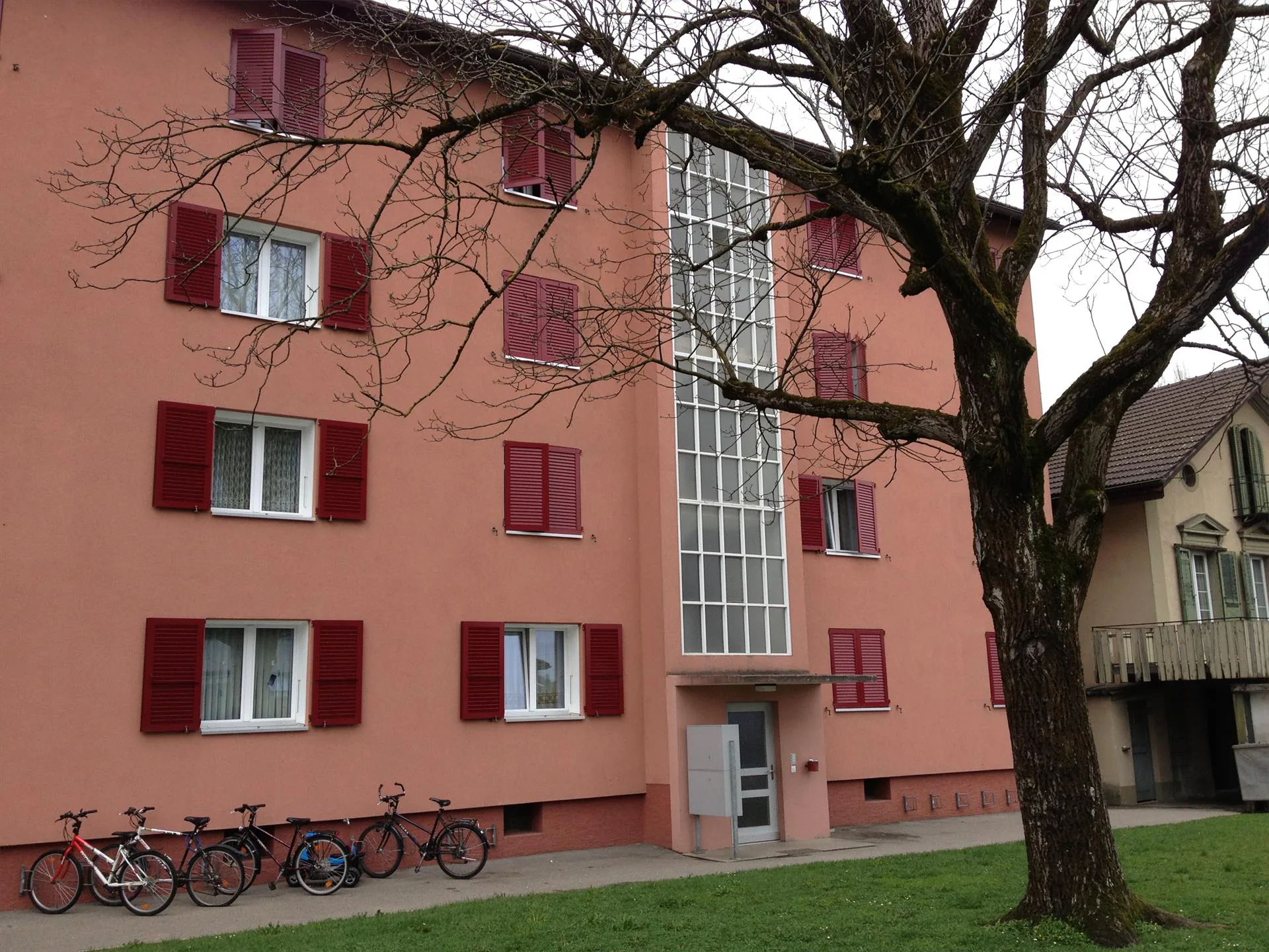 Appartement lumineux, charmant de 4 pièces dans un endroit calme