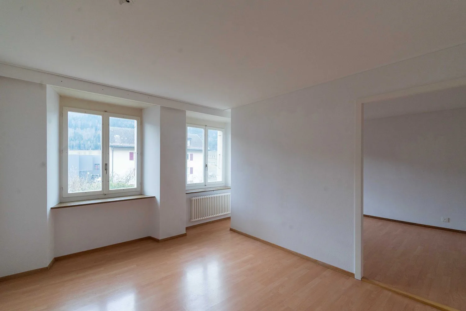 Charming and very bright 3-bedroom apartment with hall/kitchen and bathroom