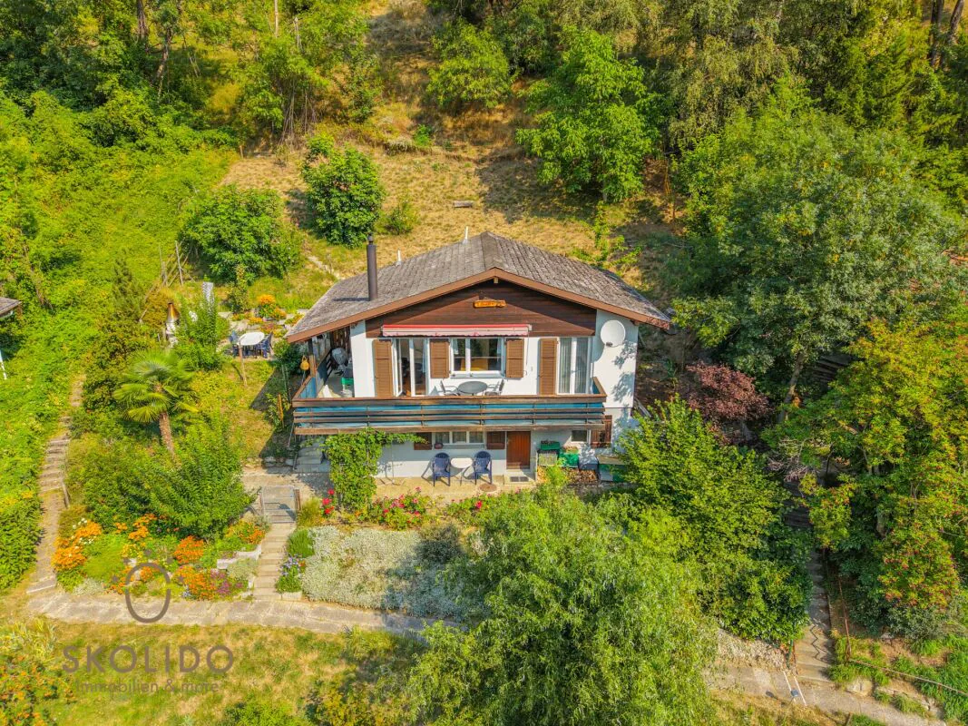 Chalet idyllique au coeur des Alpes suisses avec terrain