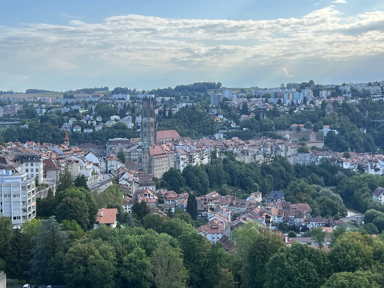 Geräumige 5,5-Zimmer-Wohnung im Herzen der Stadt Fribourg