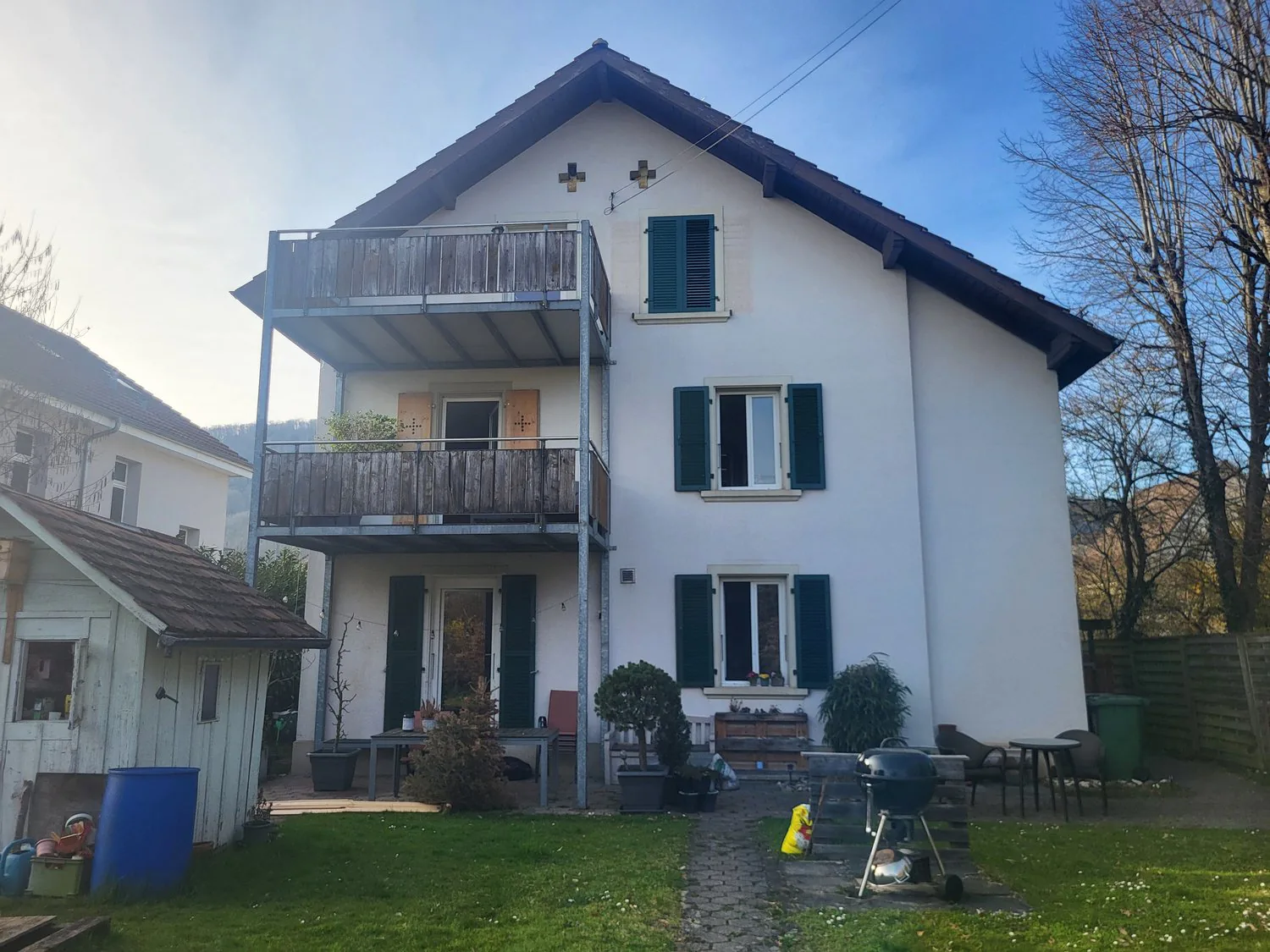 Appartamento affascinante in piccola casa di 3 famiglie con balcone soleggiato