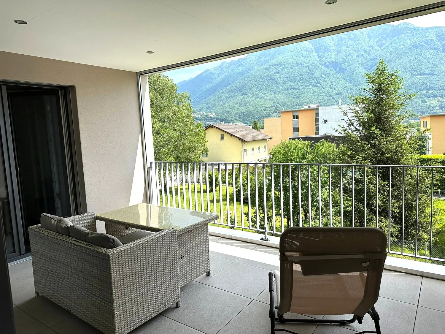 Spacious 3.5 rooms, well-served residential area!
