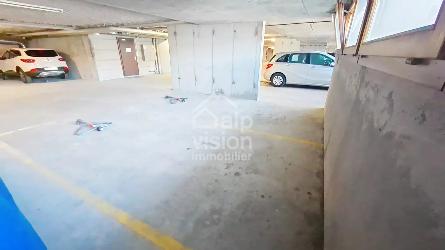 Seltene Gelegenheit: Überdachter Parkplatz im Zentrum von Veysonnaz