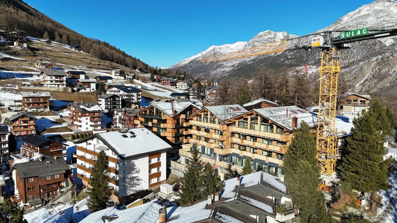 Alphubel Peak così vicino al cielo. Nuovo edificio 2025. Con balcone sud e est.