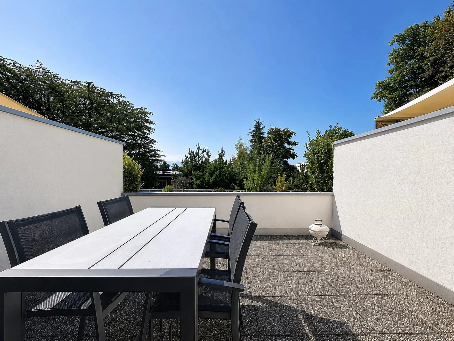 Mousquines: Wohnung mit 22m2 Süd-Terrasse.