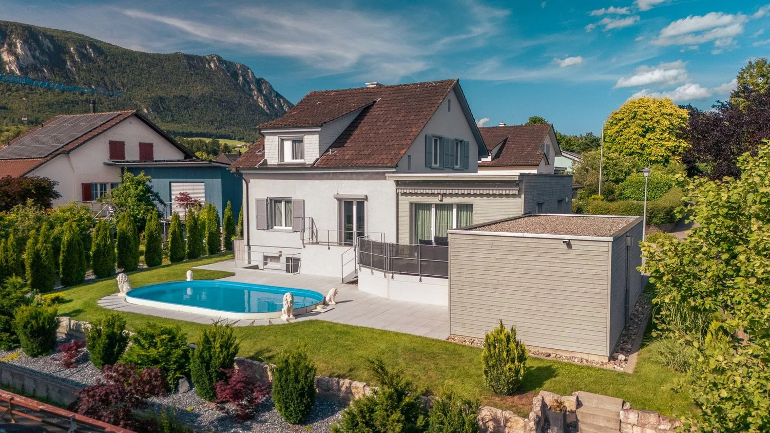 Modernized 5-room single-family home with pool in Langendorf for sale