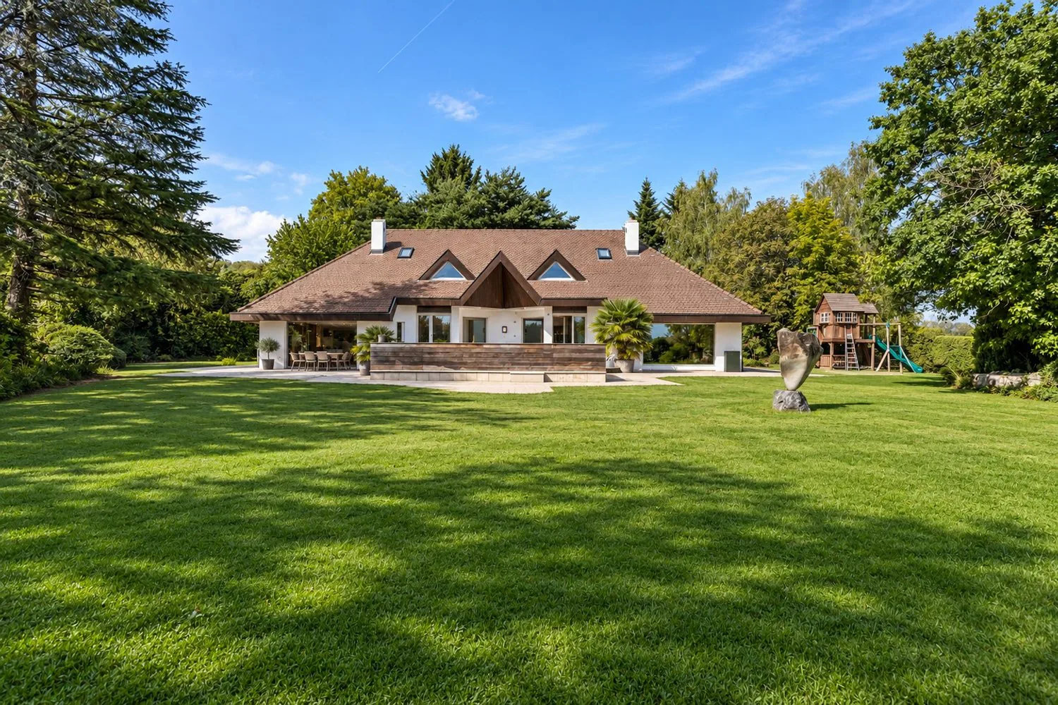 A property with unique potential in the heights of Morges