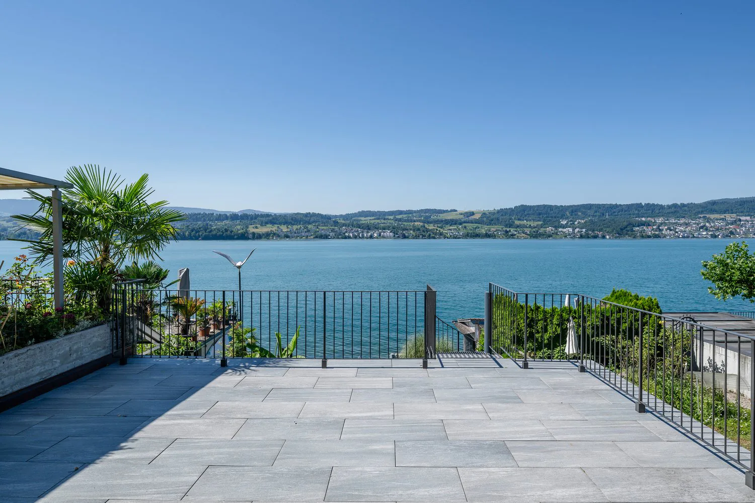 Première rangée pour vous : Maison avec accès direct au lac