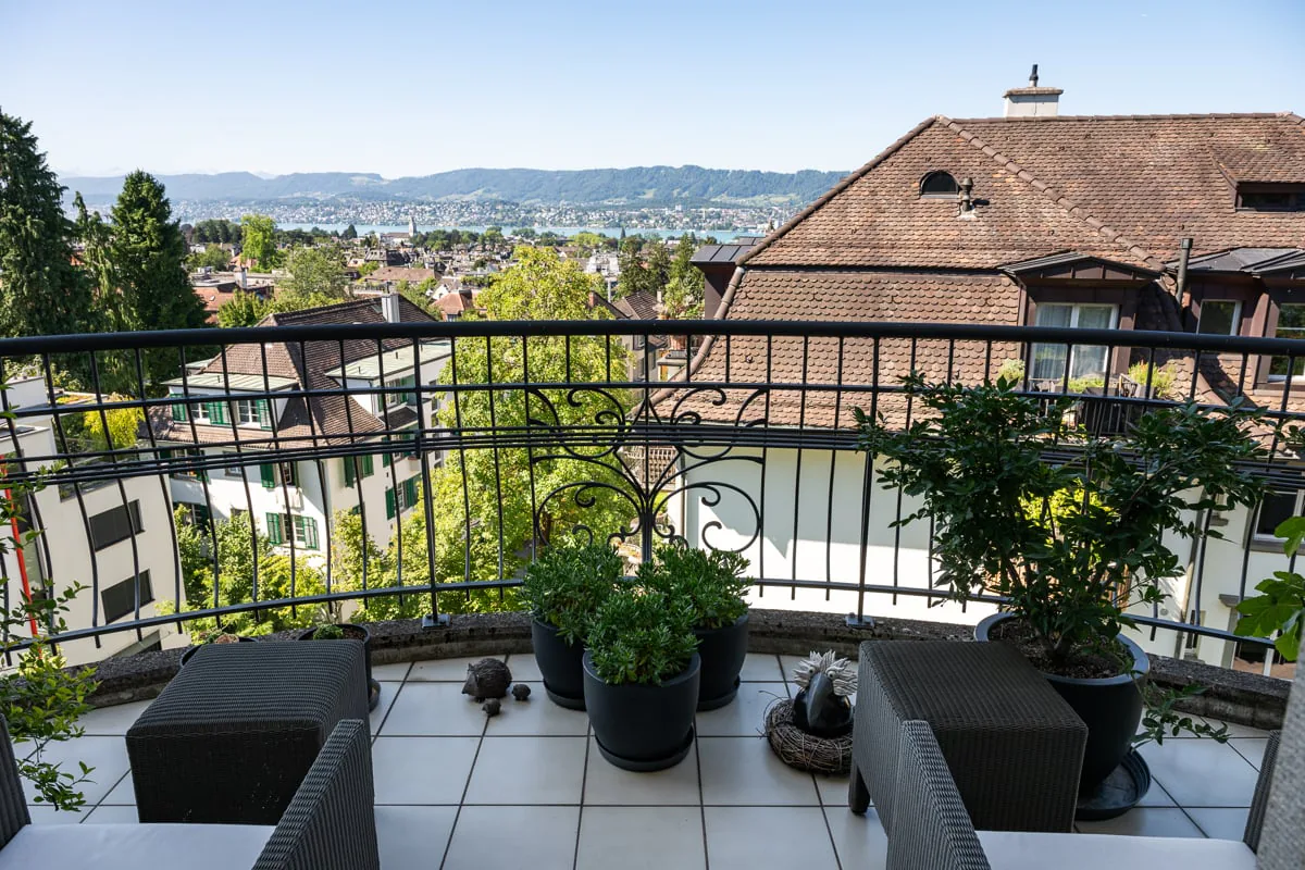 Au-dessus des toits de Hottingen – appartement élégant avec vue lointaine