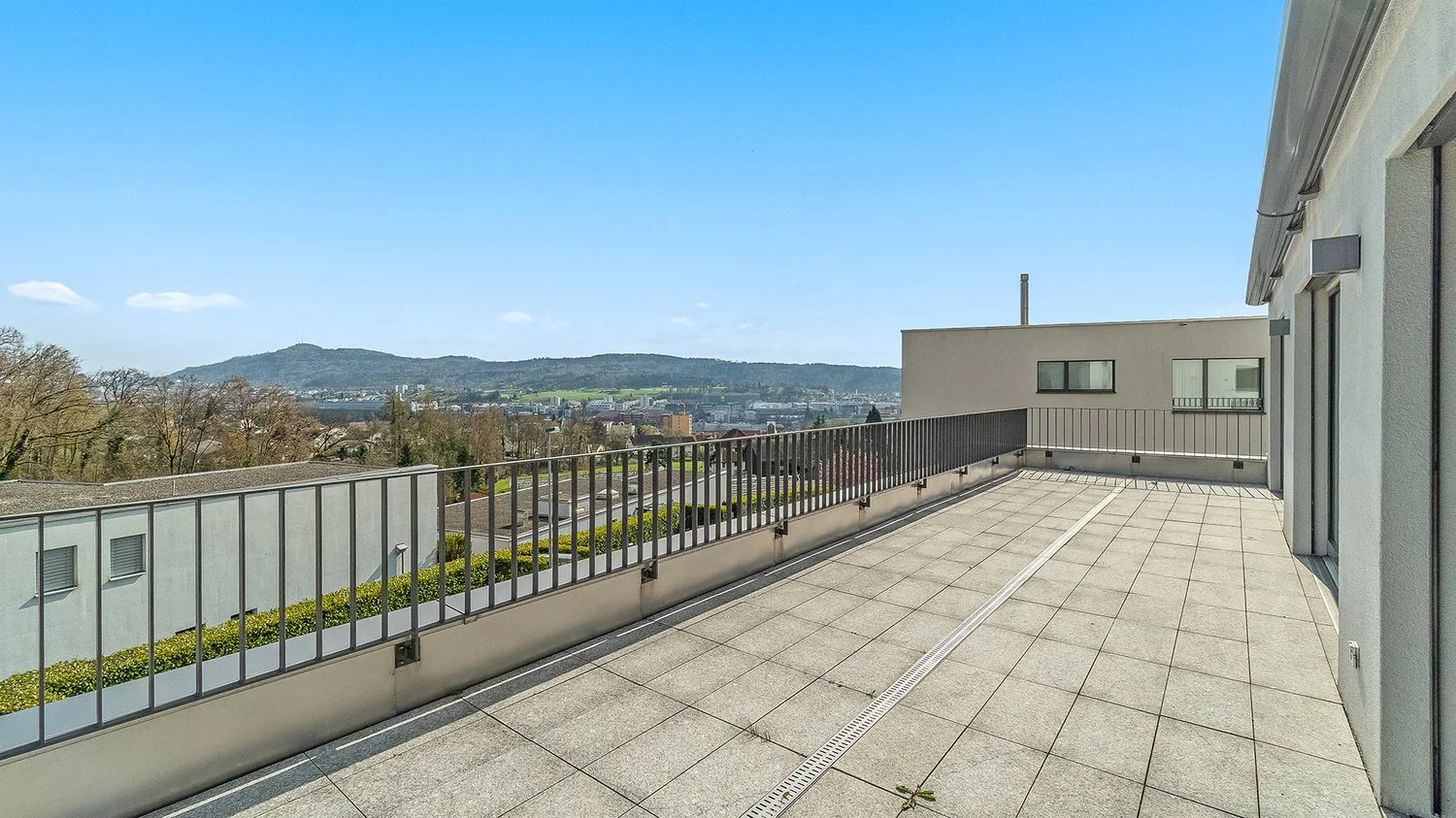 Appartamento moderno con vista panoramica in città