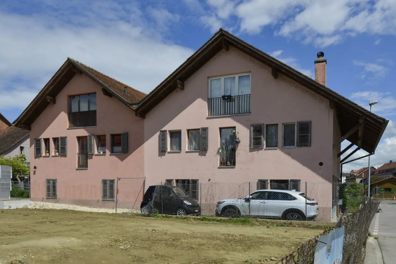 Small rental building with mixed use in the center of Payerne