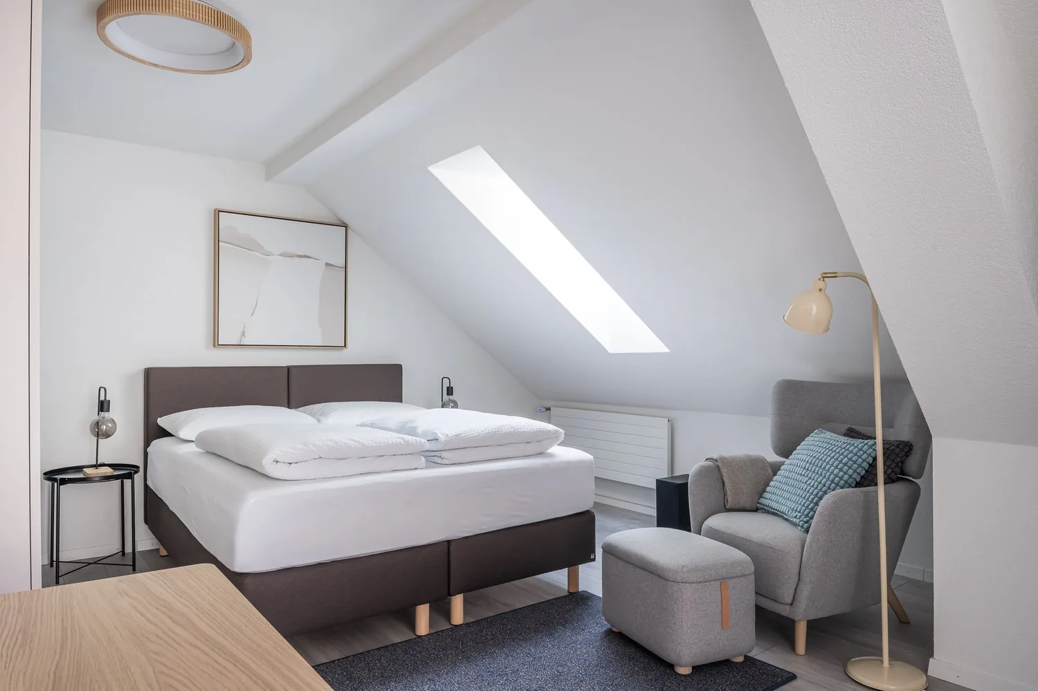 Furnished 1.5-room attic apartment with balcony in the heart of Zurich