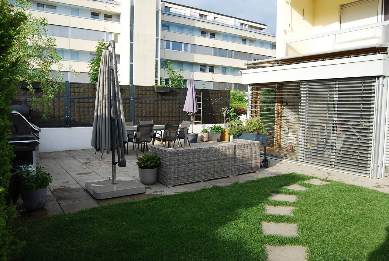 Renovated semi-detached house with great garden!