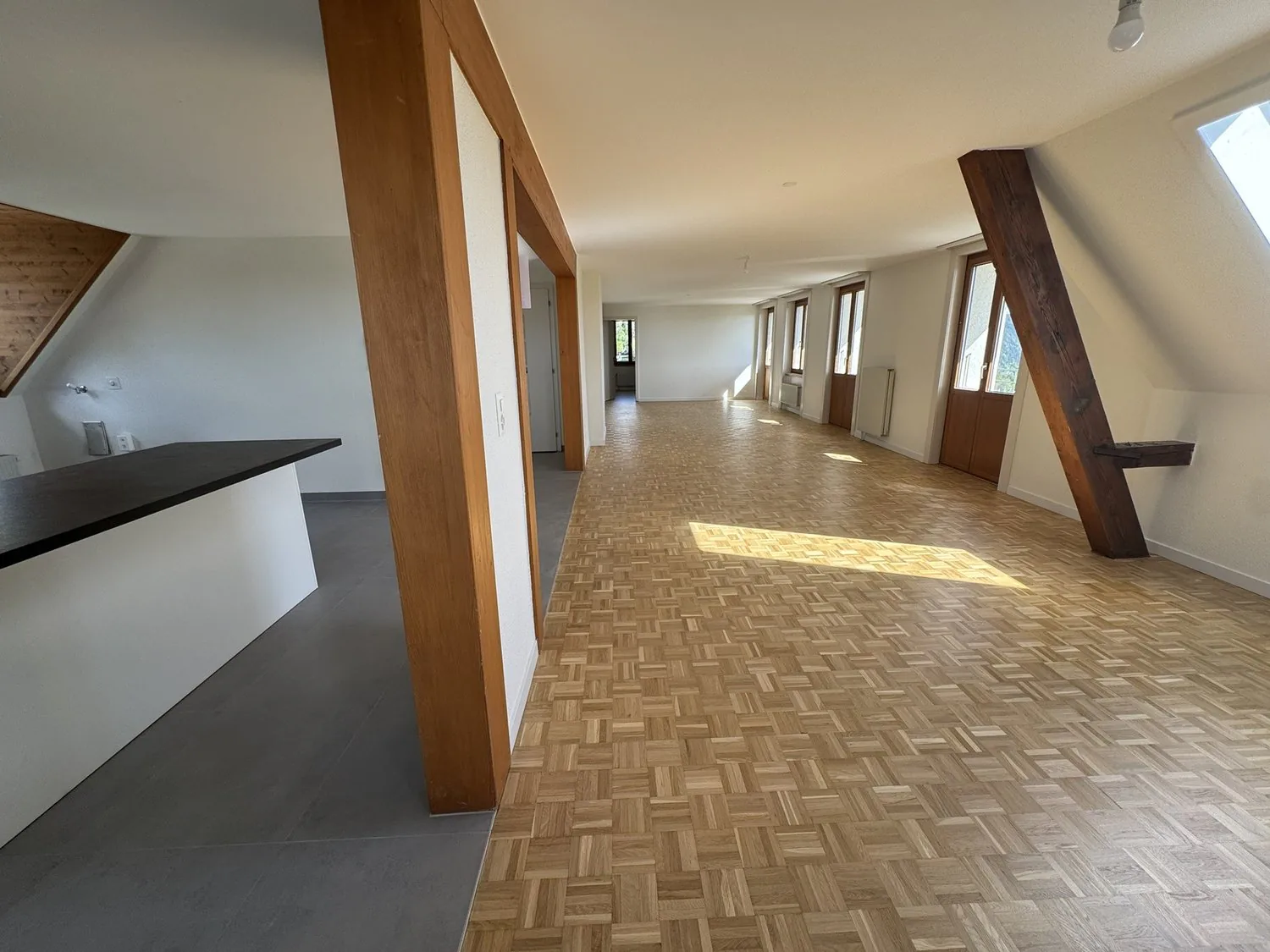Appartement 4 pièces rénové avec vue panoramique – Les Hauts-Geneveys
