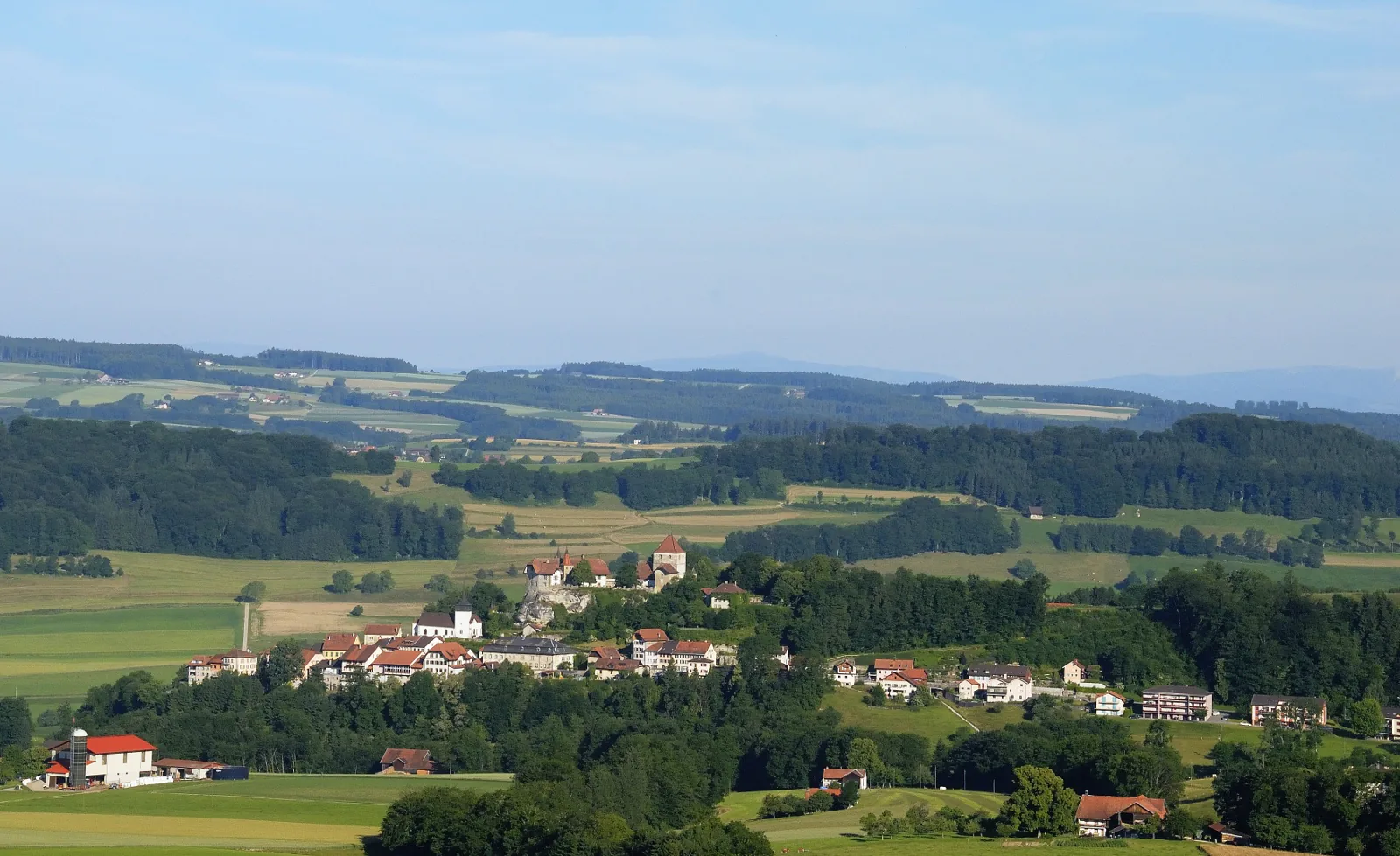La petite ville de Rue, canton de Fribourg, Suisse