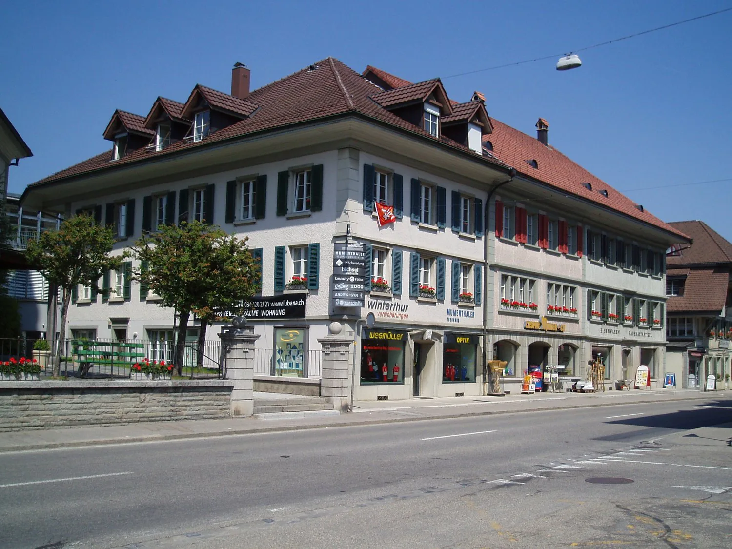 Spazio di pratica e servizi attraente nel centro di Huttwil