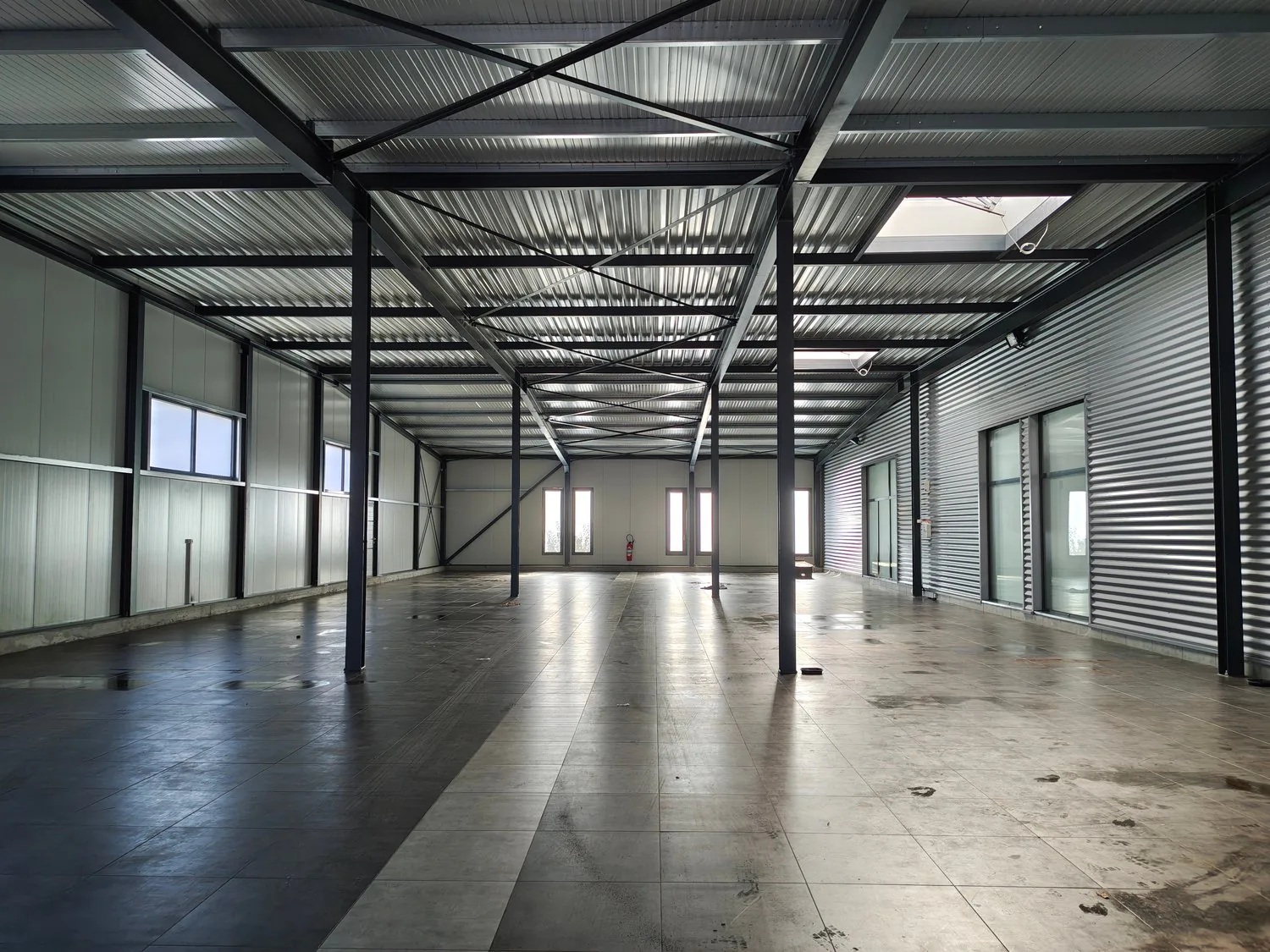 Halle industriell zur Miete – Route des Treize Cantons 32, Lucens