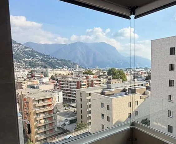 Dernier appartement lumineux de 3,5 pièces avec balcon et vue sur le lac à Lugano